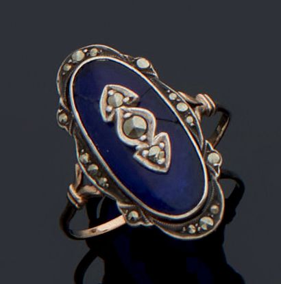 null 
RING in silver and gold alloy 375 thousandths decorated with a small motive...