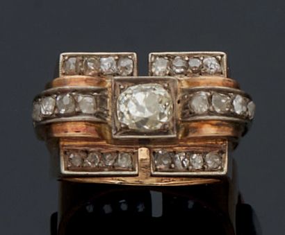 null TANK RING in yellow gold 750 mm and silver, centered on an old-cut diamond,...