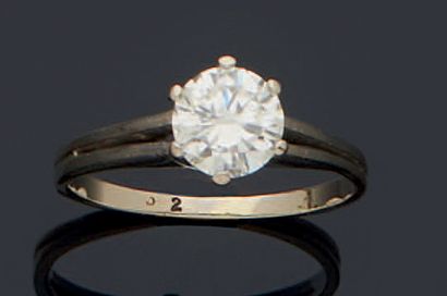 null 
A 585 mm white gold ring set with a solitaire brilliant cut diamond.



Estimated...
