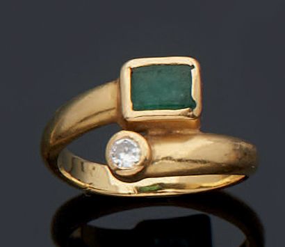 null A 750 mm yellow gold CROSSED RING set with a rough emerald with sharp corners...