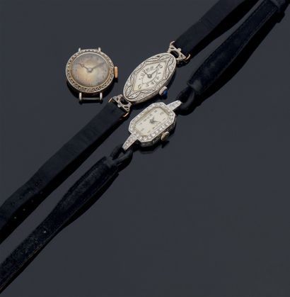 null LOT DE TROIS MONTRES DE DAME les deux premières en platine, l'une de forme ovale,...