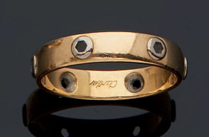 CARTIER, PARIS Années 1980. 
ALLIANCE in yellow gold 750 mm, applied with six platinum...