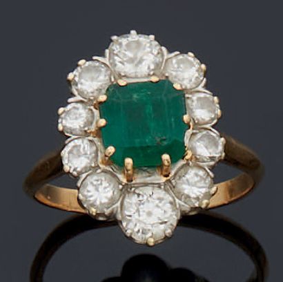 null MARGUERITE RING in yellow gold 750 mm and platinum 850 mm set with an emerald-cut...