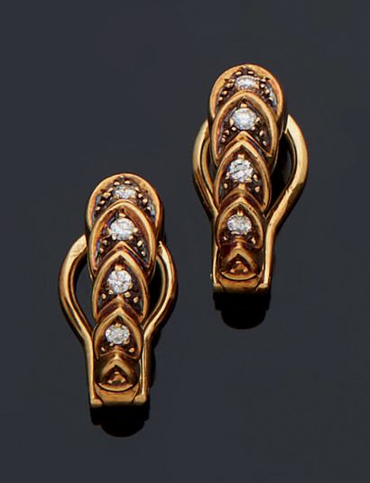 null PAIR OF EAR CLIPS

in yellow gold 750 mm with gadroons

set with diamonds.


Signed...