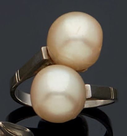 null YOU AND ME RING in white gold 750 mm decorated with two cultured pearls.
Gross...