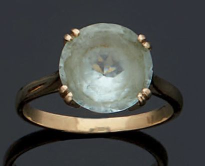 null 
Gold ring 750 mm decorated with a round topaz.



Gross weight: 4.1 g.
