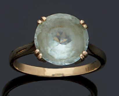 null 
BAGUE en or 750 mm ornée d'une topaze de forme ronde.



Poids brut : 4,1 ...