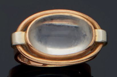 null 
585 mm rose gold ring set with a moonstone cabochon (chips) in a closed setting,...
