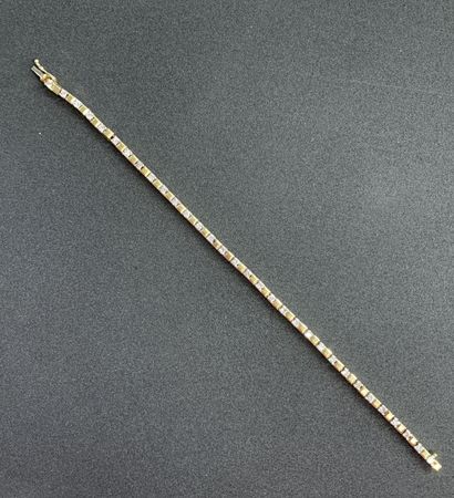 null Bracelet articulé en en or 18K (750) à maille alternée d'or et diamants.

Longueur...