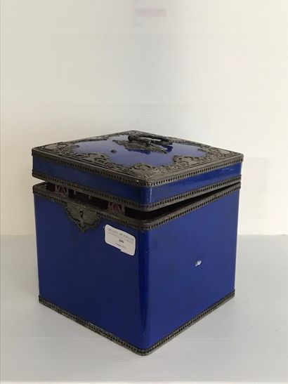 null Plate box (?) with square section in blue metal. Red leather interior. 

Early...