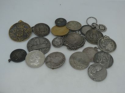 null Lot de 19 pièces commémoratives et médailles diverses, certaines montées en...