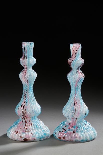 null CLICHY

Pair of candlesticks in blue and purple marbled polychrome glass.

Ht.:...