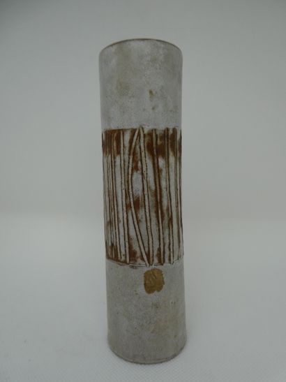 null Les Argonautes (Xxè siècle)

Vase rouleau en grès à couverte grise décoré d'une...