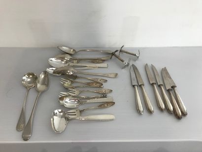 null Set of silver and silver-plated metal cutlery.

Total gross weight: 739.4 g...