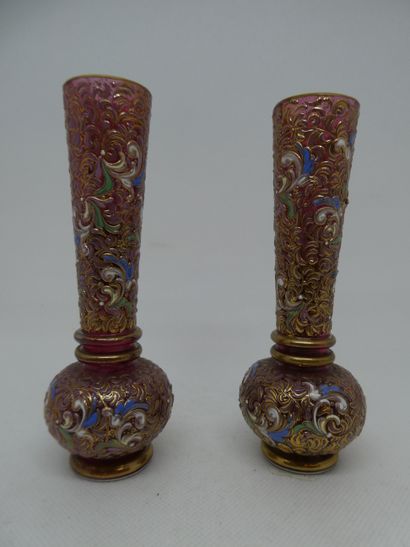 null Pair of small ruby glass vases with enamelled decoration of polychrome scrolls...
