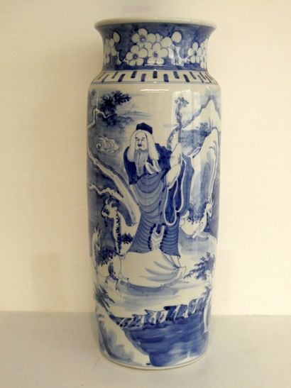 null CHINE

Vase en porcelaine à décor en bleu sous couverte d'un personnage. 

Ht....
