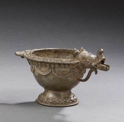 null Bronze cup resting on a pedestal (oil lamp ?) with a spout presenting a fantastic...