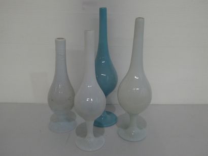 null Set of four soliflore opaline vials. Dim: from 22 to 28cm