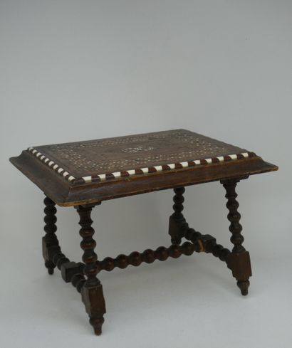 null Doll's table in turned wood; the top has a Moorish inlaid decoration. 

19th...