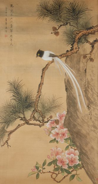 CHINE Pair of gouaches on fabric with birds and flowers. The calligraphic inscriptions...