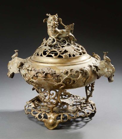 CHINE Important gilt bronze perfume burner, the lid decorated with a chimera. The...