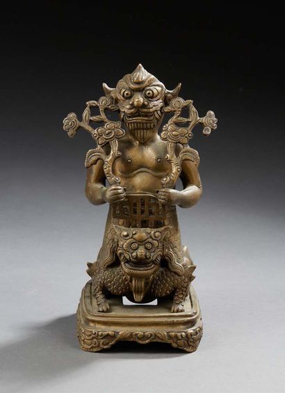 ASIE Bronze statuette with a medallic patina representing a divinity
About 1900
H.:...