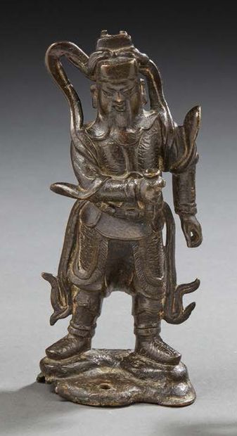 CHINE Bronze statuette with brown patina showing a warrior.
18th/19th century
H.:...
