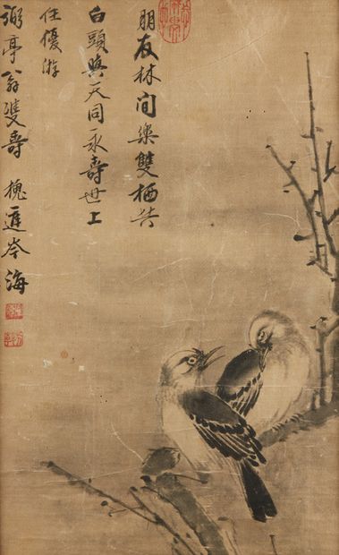 CHINE Encre sur tissu figurant deux oiseaux accompagnés.
Ecriture calligraphie d'un...