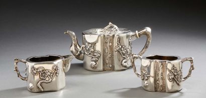 ASIE Tea service comprising three silver pieces with flowering branches.
Around 1900.
H....