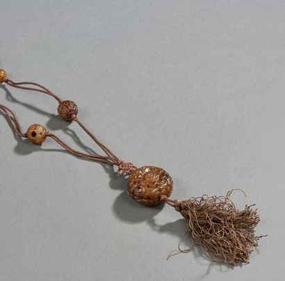 CHINE Silk pendant with hard stone balls carved and openwork of brown color (jadeite?)....