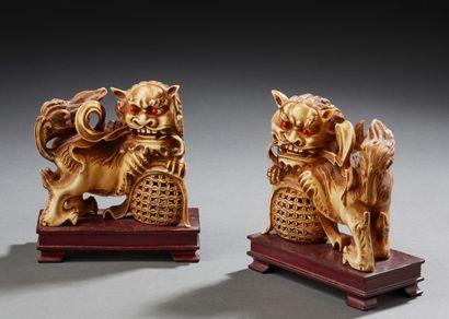 CHINE Pair of carved ivory chimeras, the eyes in rococo pearls, mounted on wooden...