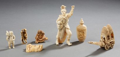 JAPON Set of six ivory subjects and one in composition.
Around 1900
Dim. : between...