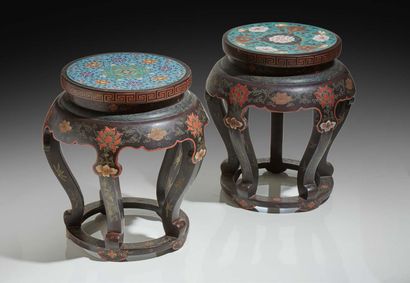 CHINE Two stools in lacquered wood and cloisonné bronze seats.
End of 19th century.
H....