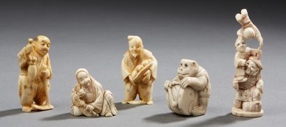 JAPON Set of five carved ivory and bone Netsuke with different subjects of characters.
First...