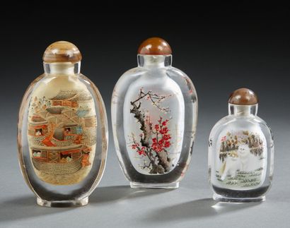 CHINE Set of three snuff bottles with landscape motifs under glass.
XXth century.
H....