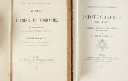 VIDAL Léon. Manuel du touriste photographe. Paris, Gauthiers- Villars, 1885. 1 vol....