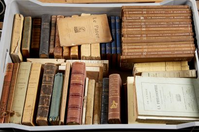 null LITTÉRATURE ET DIVERS
Manette d'environ 60 volumes reliés ou brochés. XIXème...