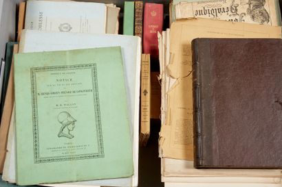 null HERALDIQUE - NOBLESSE Manette de plaquettes, bulletins et ouvrages divers. XIXème...