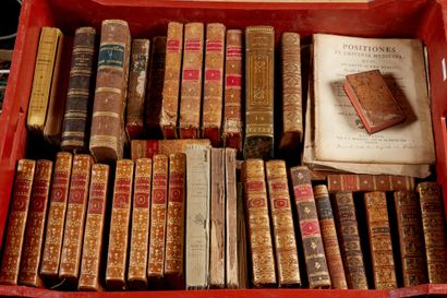 null DROIT
Manette d'environ 35 volumes principalement reliés.
XVIIIème - XIXème...