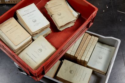 PARIS 
Manette de 24 volumes brochés principalement. Mémoires de la Société de l'Histoire...