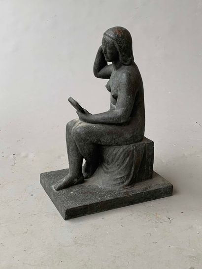 null René PAJOT (1885-1966)

Sculpture en bronze à patine noire figurant une femme...