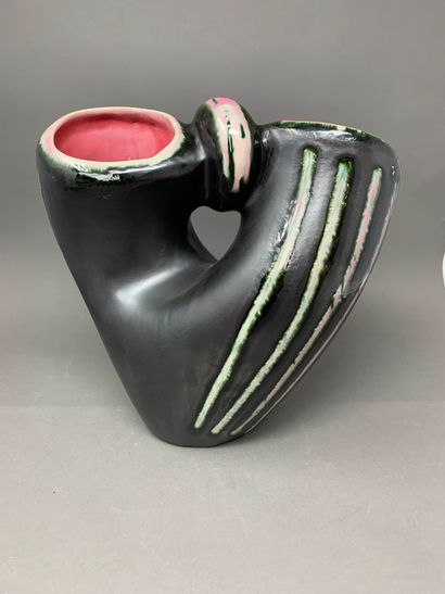 null Travail 1950-1960

Vase en céramique émaillée noir verte et rose

H : 32 cm