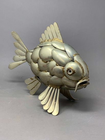 null Travail 1970

Sculpture figurant un poisson en métal argenté en cuillerons et...