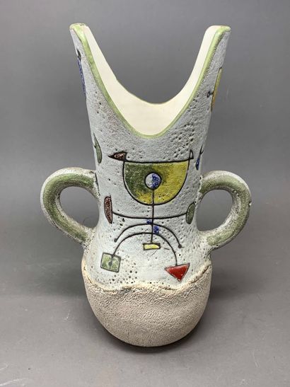 null VALLAURIS

Vase à anses en céramique émaillée à décor en polychromie sur fond...