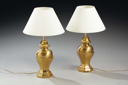 null TRAVAIL 1970

Paire de lampes en bronze doré a motifs godronné

H : 50 cm (sans...