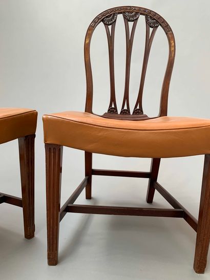 null TRAVAIL 1900-1920

Paire de chaises en bois teinté sculpté de motifs floraux

Assise...