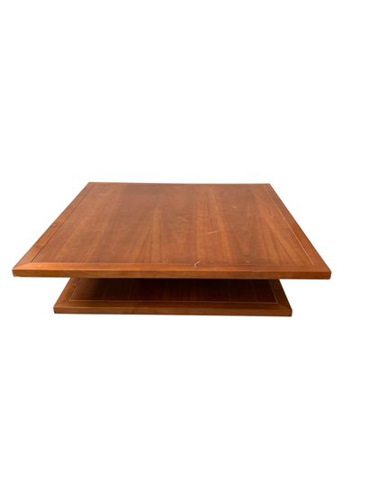null Vers 1980

Importante table basse en bois de section quadrangulaire reposant...