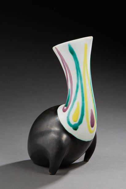 null TRAVAIL 1960-1970

Vase anthropomorphe en céramique émaillée polychrome.

Signé...