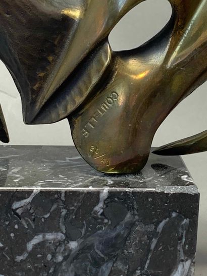 null 
René COUTELLE (1927-2012)




Sculpture en bronze à patine dorée figurant des...