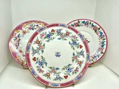 null Suite de 5 assiettes en porcelaine anglaise en porcelaine à décor de motifs...